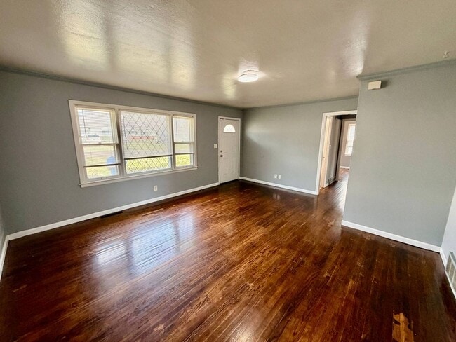 Building Photo - 6002 Farley Ave