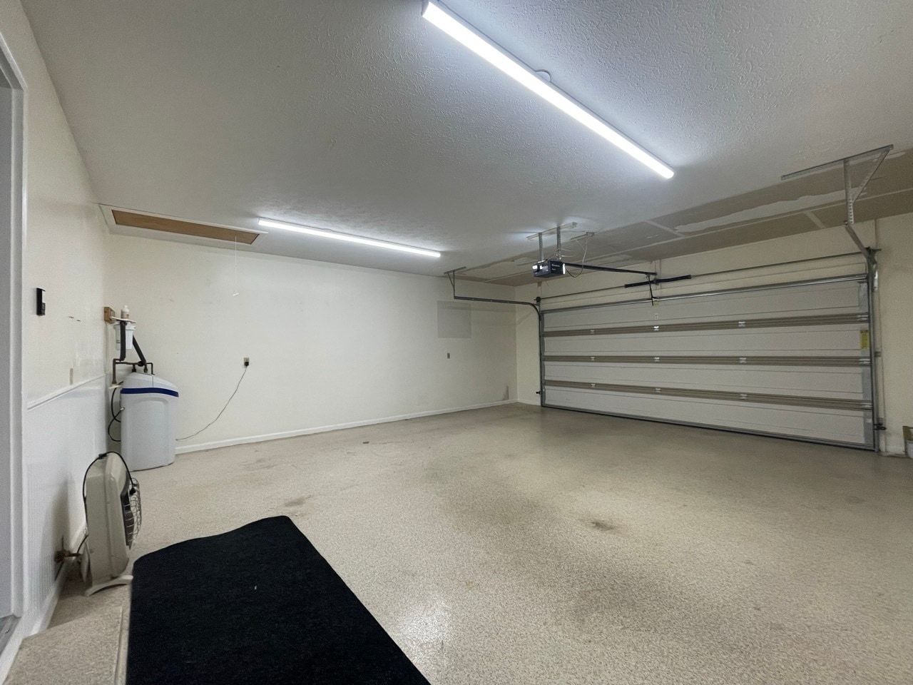 Building Photo - 8733 Hanover Dr