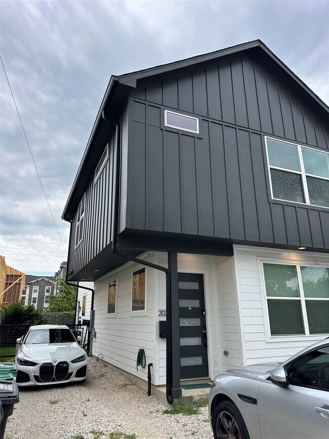 Building Photo - 203 Danna Ln
