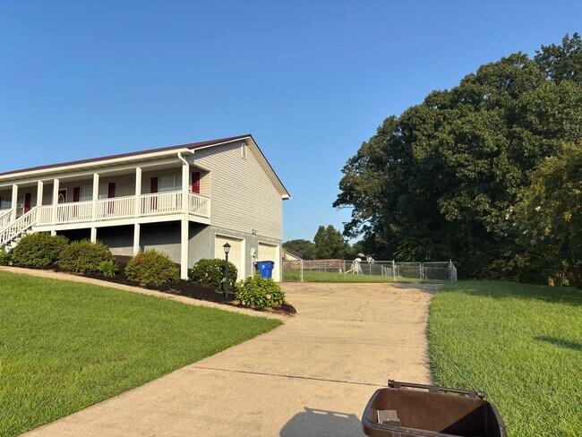 Building Photo - 352 Shady Hollow Cir SE