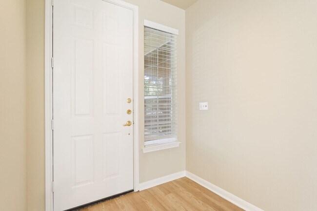 Building Photo - 118 Larkspur Ln