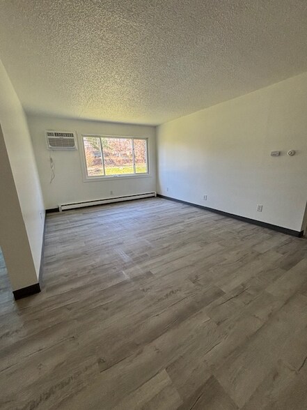 Building Photo - 595 Wagner Dr