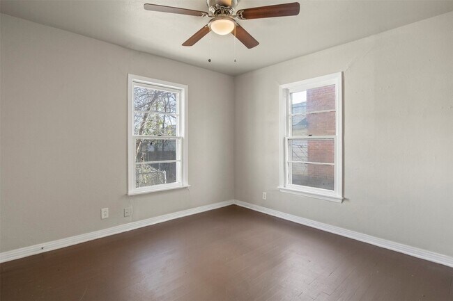 Building Photo - 320 NE 31st St