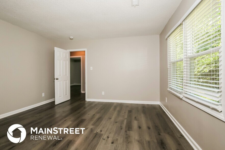 Building Photo - 16 Loney Cir