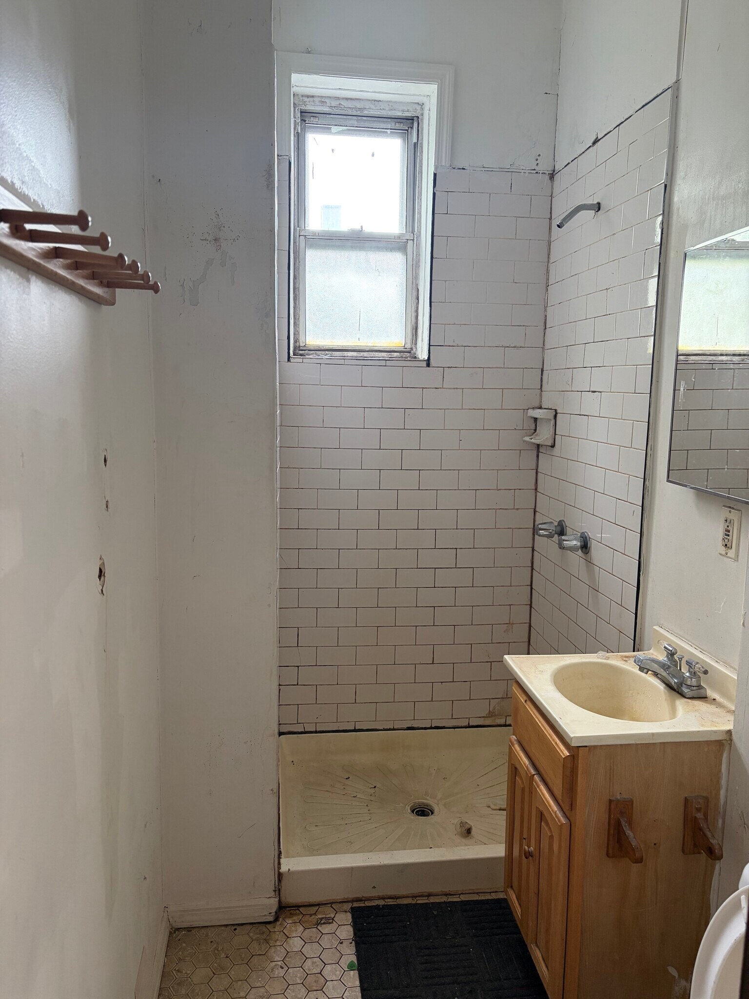 Building Photo - 623 Wilson Ave