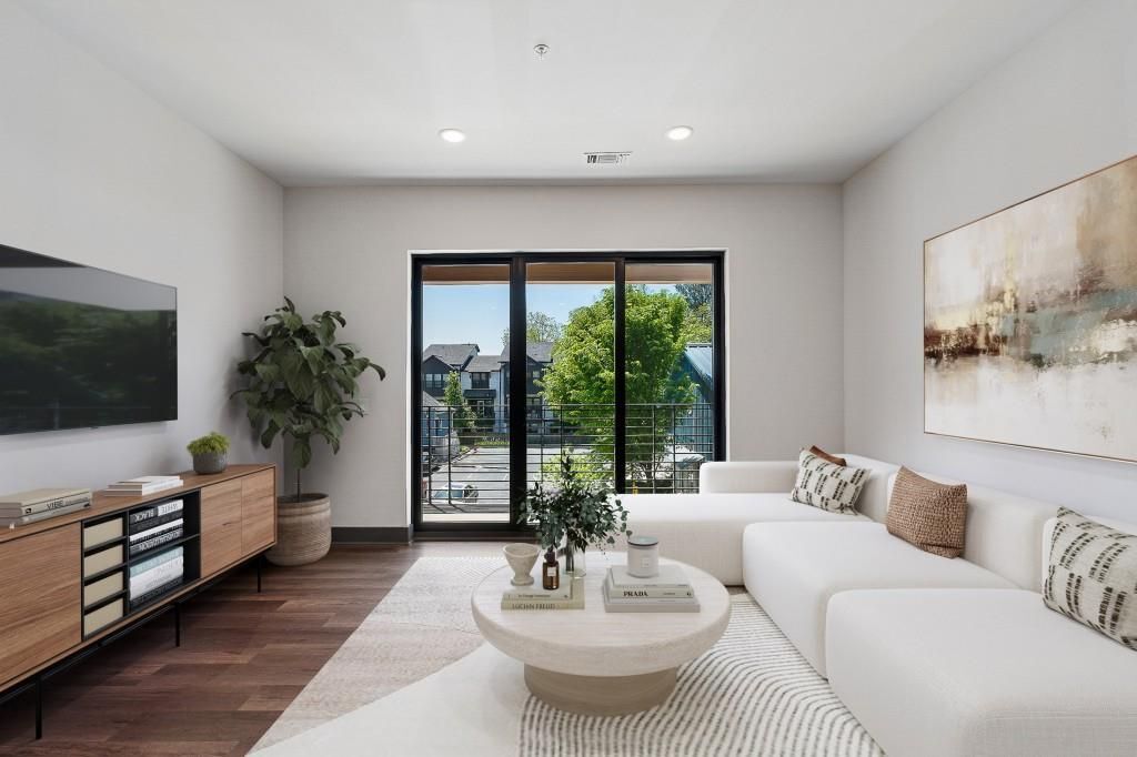 Building Photo - 112 Rogers St SE