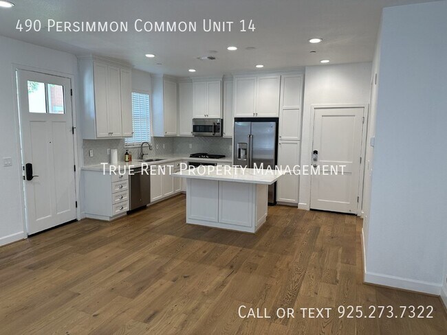 Building Photo - Gorgeous 3 Bed, 2.5 Bath Home in Desirable...