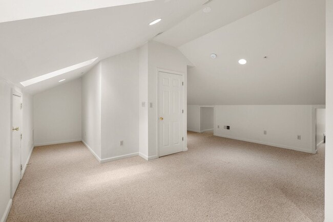 Building Photo - 3 Bed 3.5 Bath - Rockville Townhome - 2 Ca...
