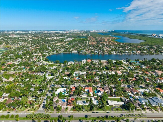 Building Photo - 1141 Hollywood Blvd