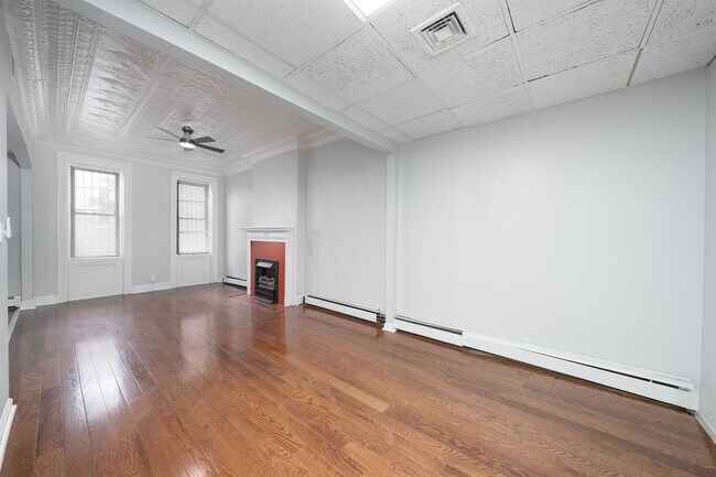 Building Photo - 728 Bergen Ave