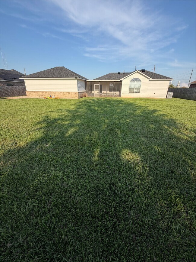 Building Photo - 14049 Overstreet Dr