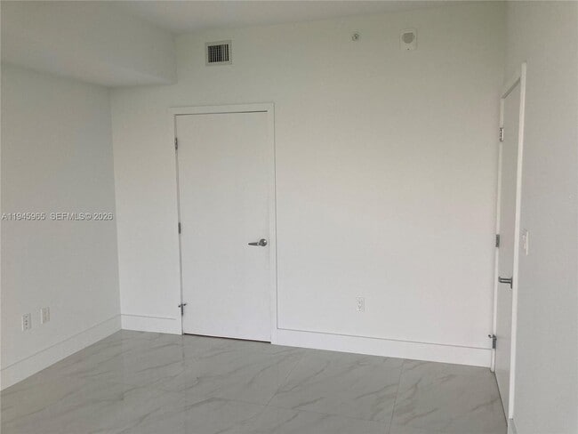 Building Photo - 16385 Biscayne Blvd