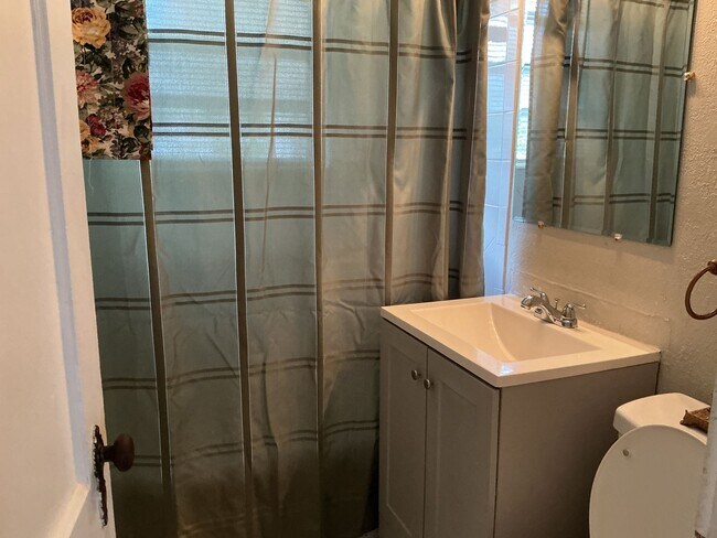 Building Photo - 3 Bed / 2 Bath Home in North Lakeland – Spacious Yard & Great Location