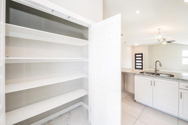 Building Photo - 7106 EL MESON DR
