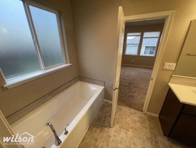 Building Photo - Upcoming 4-Bedroom Gem with Modern Charm and 2 Bath House for Rent!