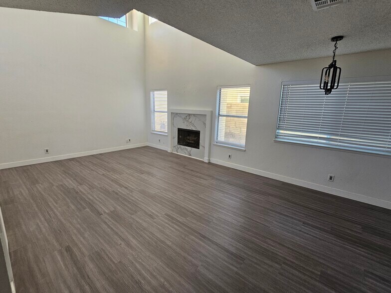 Building Photo - 5814 Goodsprings Ct