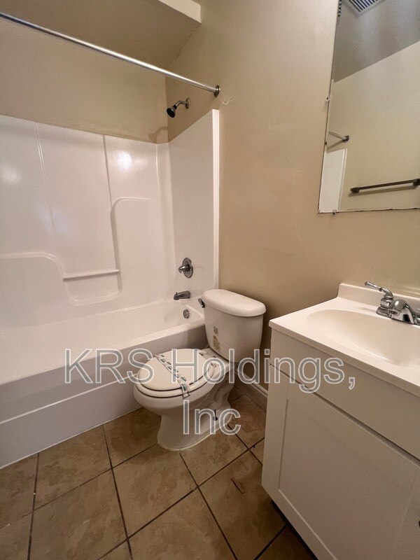 Building Photo - 2104 Phaup St