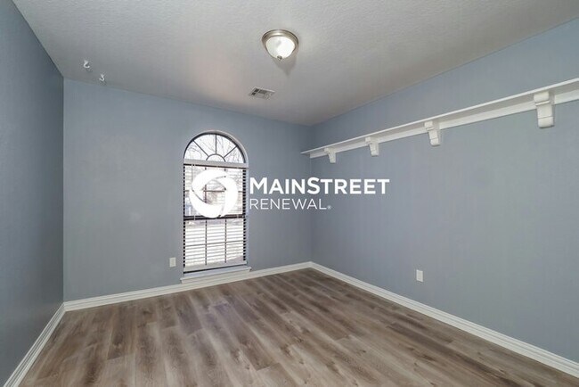 Building Photo - 3 Bedroom Pet-Friendly Home in EDMOND, OK with Main Street Renewal