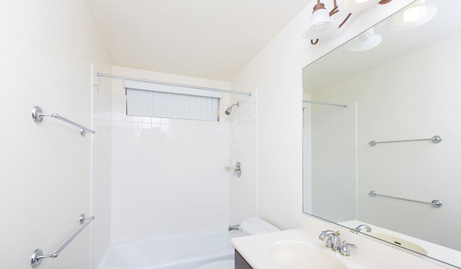 Building Photo - Mililani Mauka - 4bdrm/3bath with attached...
