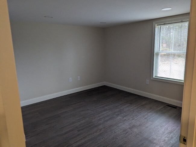 Building Photo - 240 S Barnstead Rd