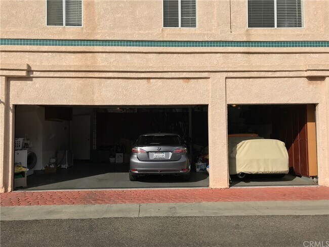 3 Car Garage - 1250 S Neveen Ln