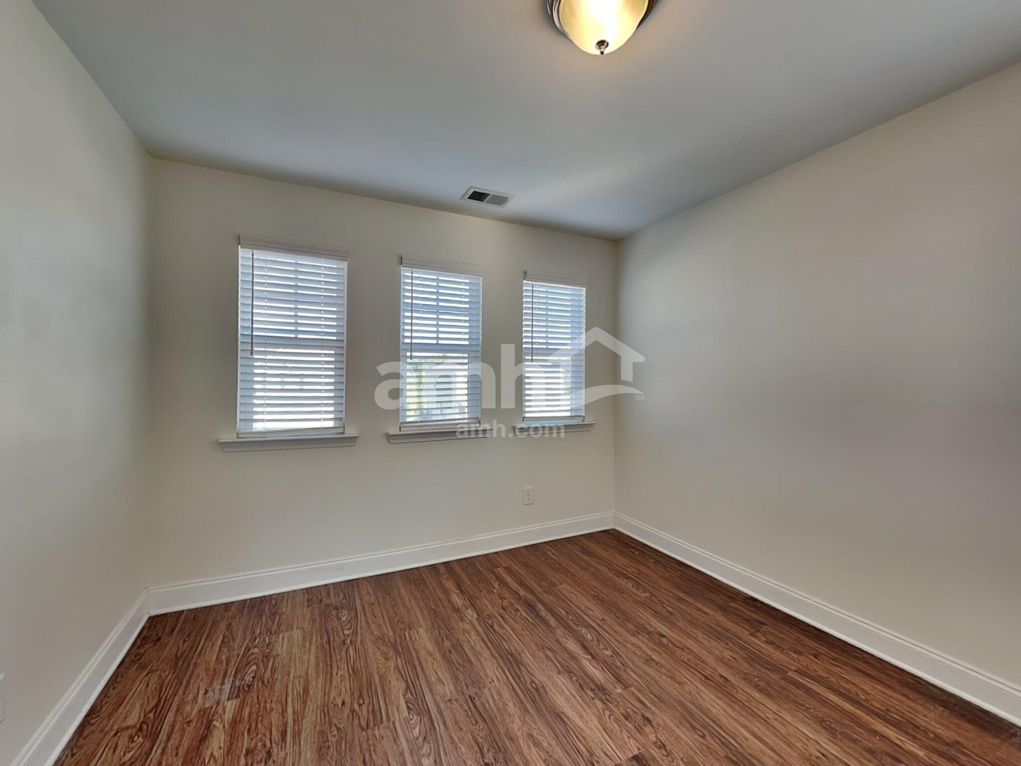Building Photo - 401 Levon Ct