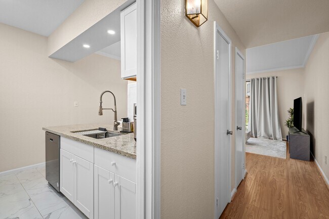 Building Photo - 2475 Underwood St