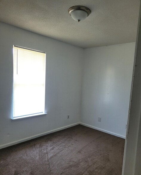 Building Photo - 604 Mohawk Ct