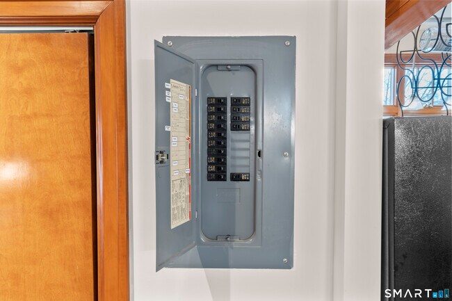 Building Photo - 105 Howe Ave