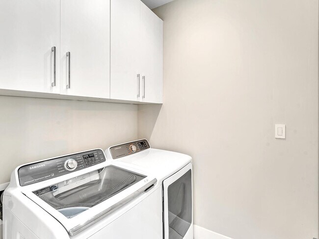 Building Photo - 2788 Hampton Cir W