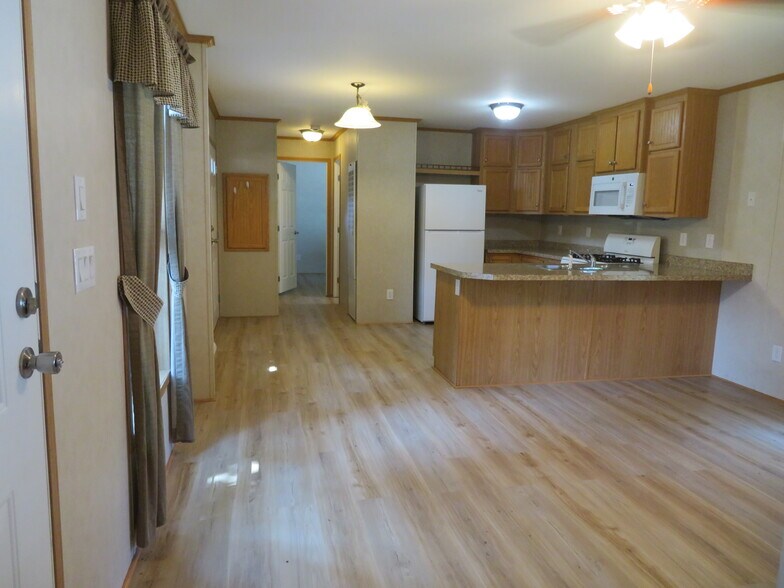 Building Photo - 37 Bircher Ave