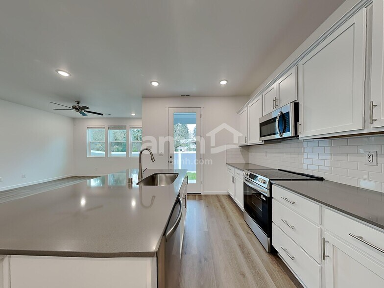 Building Photo - 5125 Turnstone St SE