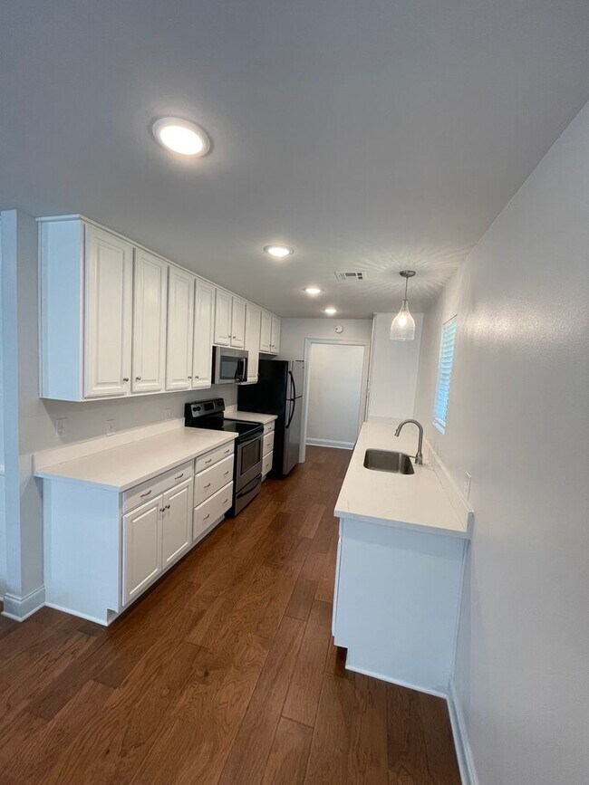 Building Photo - Newly renovated 3/2 home located in Covington