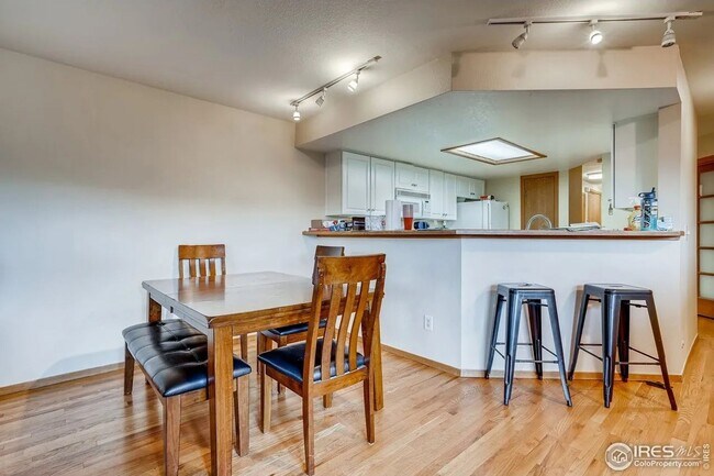 Building Photo - AMAZING LOCATION 3 Bed 2.5 Bath Townhome in Boulder near Campus
