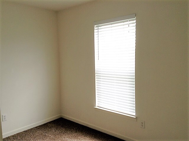 Building Photo - 111 Leather Leaf Ln