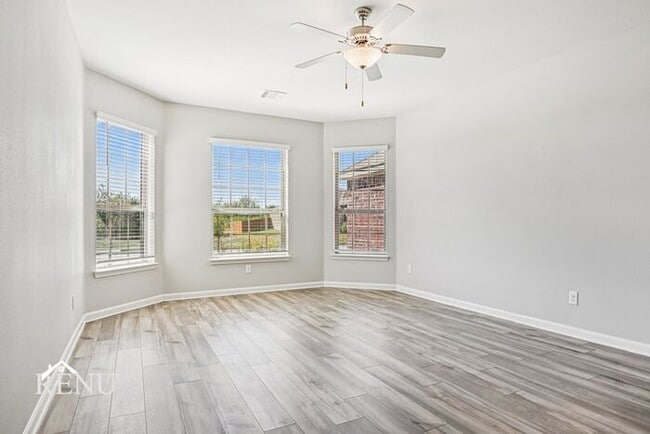 Building Photo - 1040 Wheatfield Ln