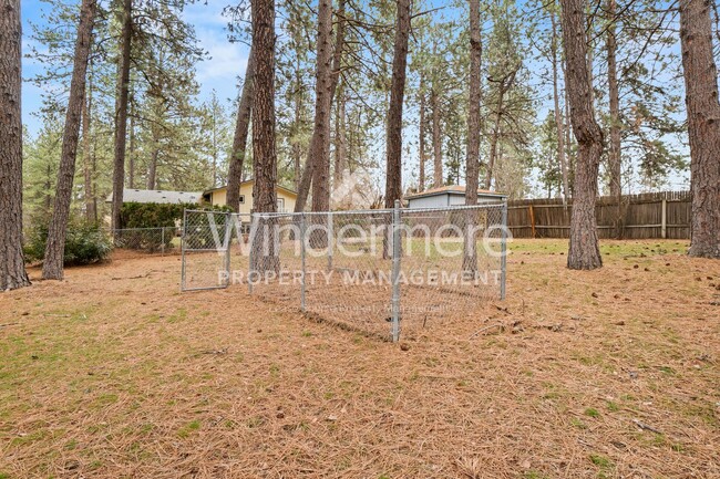 Building Photo - Country Living Multi Level in Ponderosa