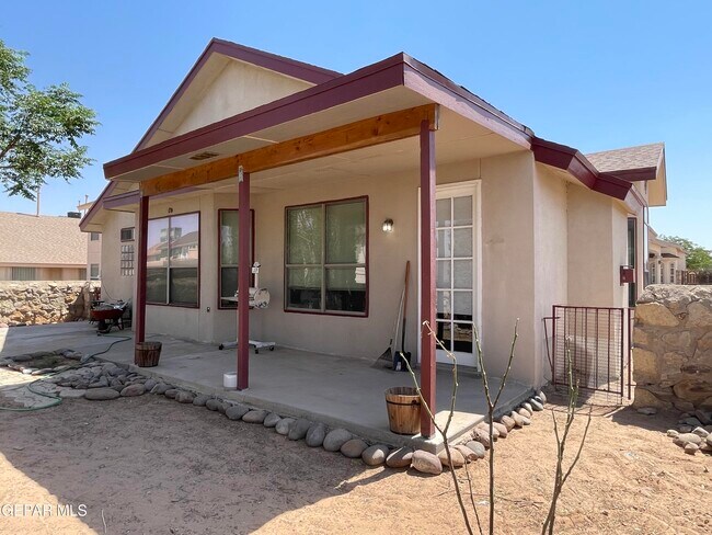 Building Photo - 3701 Trina Pl