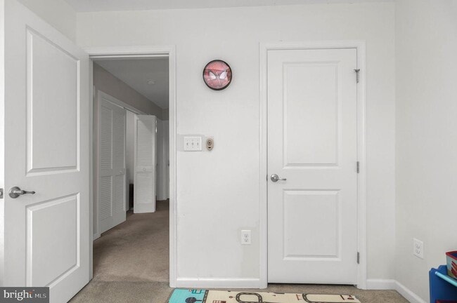Building Photo - 8633 Rosecrans Ln