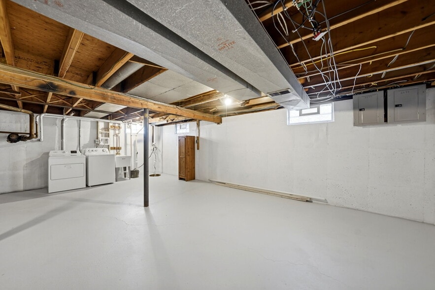 Building Photo - 6632 Errick Rd