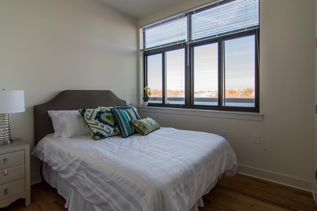 Building Photo - 136 Oakland Ave