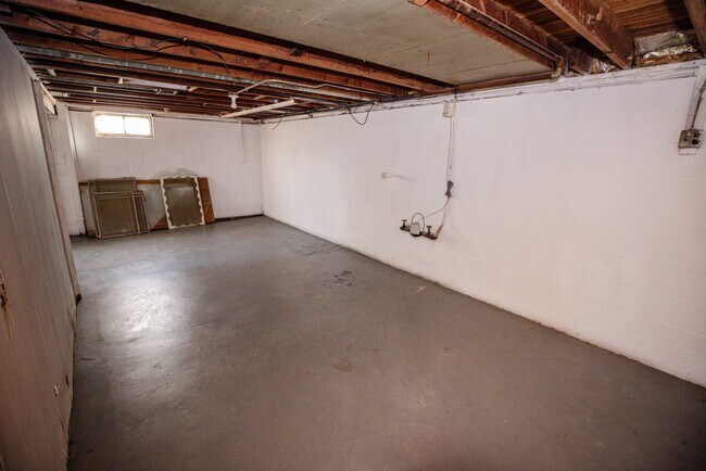Building Photo - 213 Warrington Rd
