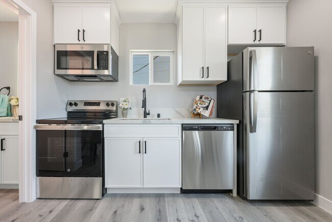 Building Photo - Brand-New & Luxe Downstairs 1-Bed/1-Bath Unit; HALF OFF ONE MONTH'S RENT!