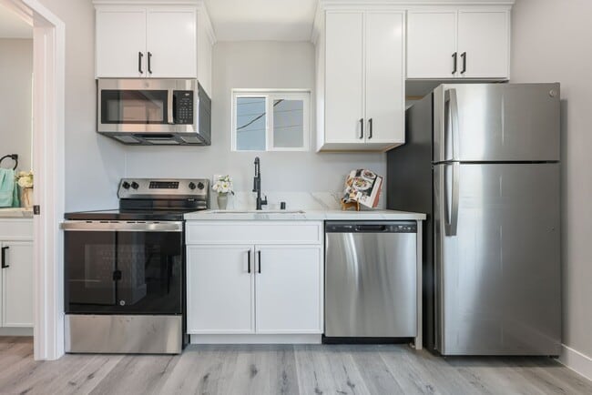 Building Photo - Brand-New & Luxe Downstairs 1-Bed/1-Bath Unit; Offering One Month Free!