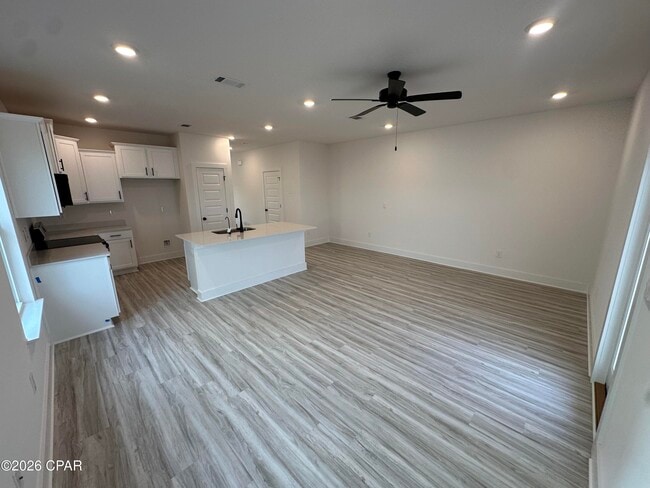 Building Photo - 280 Phillips Blf Ave