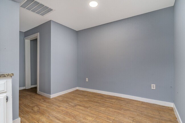 Building Photo - 4621 Owenwood Ave