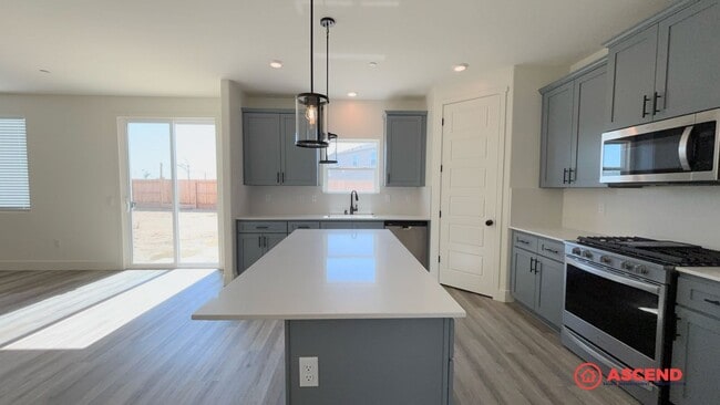 Building Photo - Lovely Home Near Frontier Highschool!