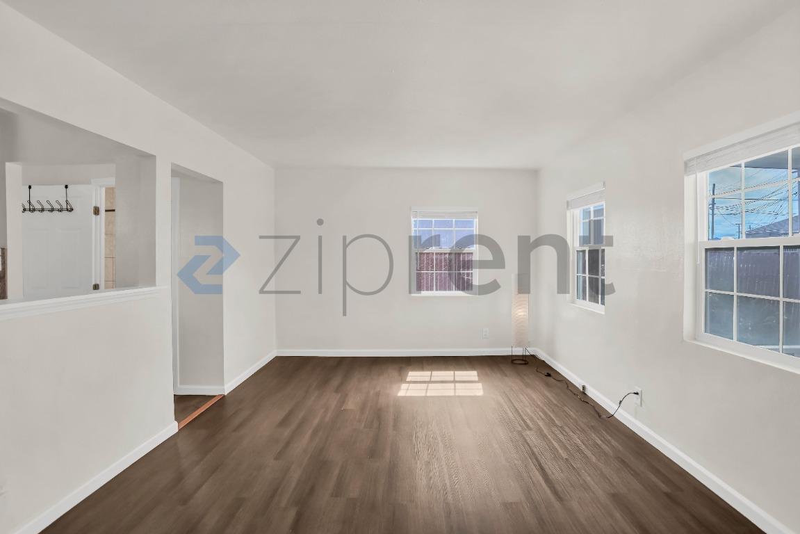 Building Photo - Unit