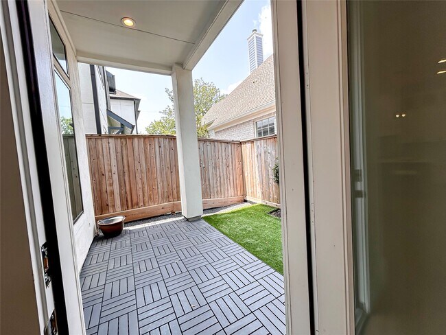 Building Photo - 1735a Moritz Dr