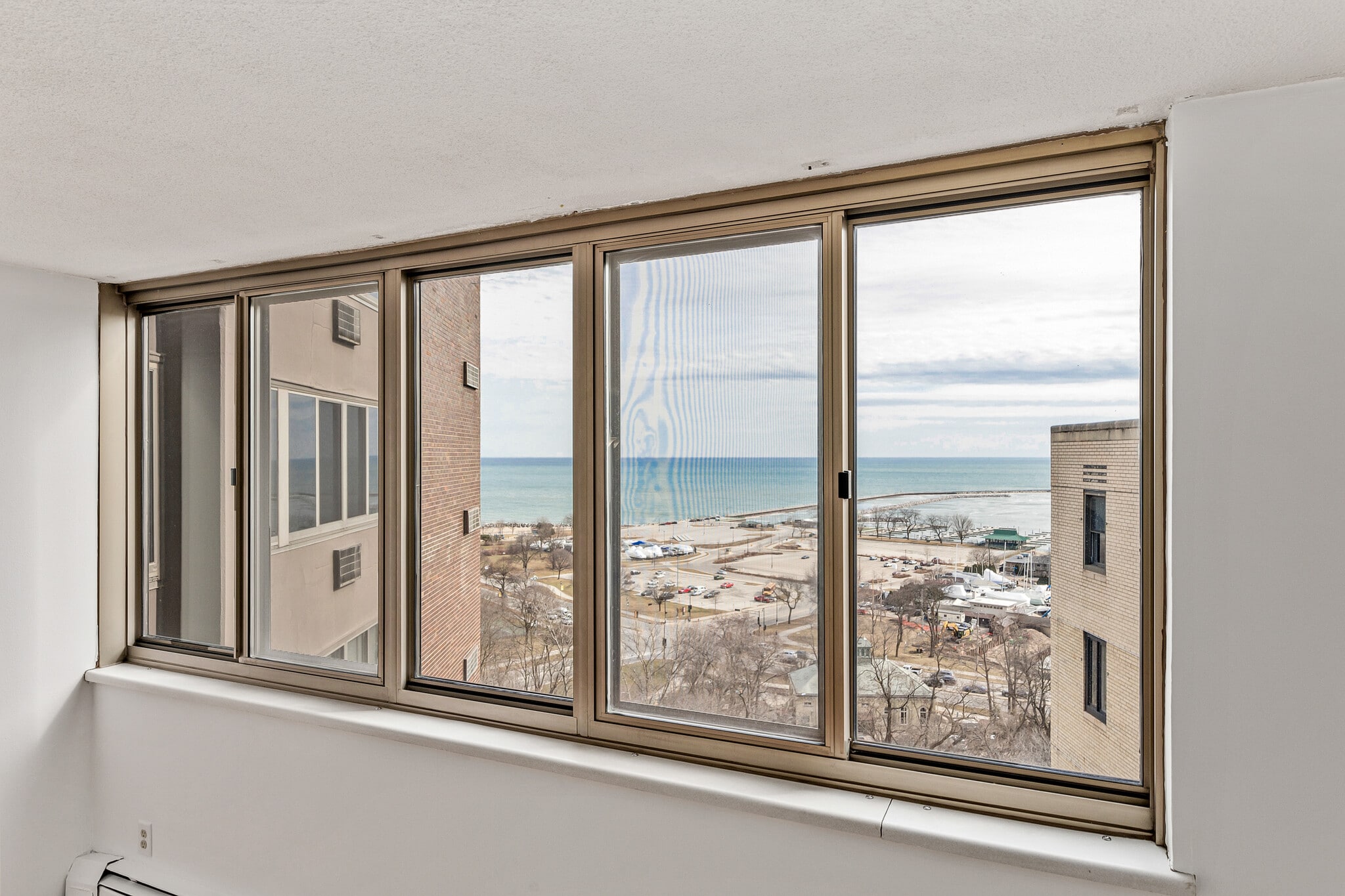 Building Photo - 1919 N Summit Ave